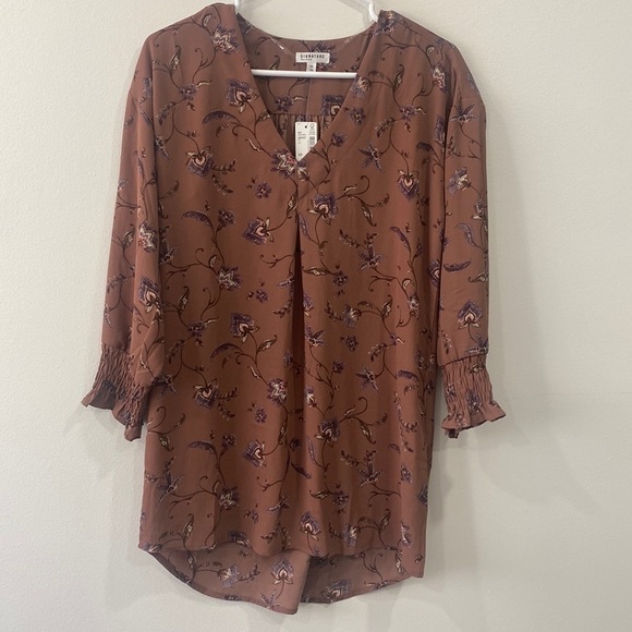 Reitmans Tops - NWT V-Neck Floral 3/4 Sleeve Blouse with Shirred Cuff
